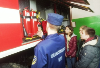Комаричские школьники побывали на экскурсии в пожарно-спасательной части